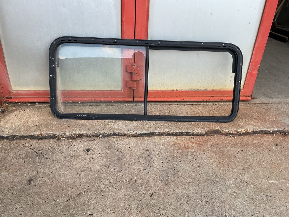 Land Rover Accessori per altri veicoli: Fenster Landrover defekt – Difettoso da Lömmenschwil venduto da Gartbau