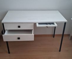 Schreibtisch weiss / 2 Schubladen und Fach, gebraucht