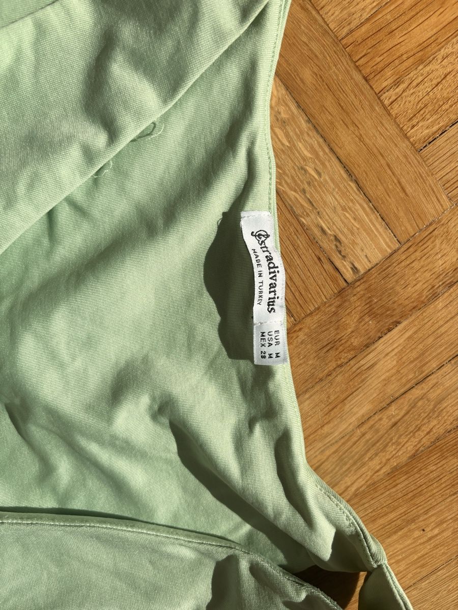 Stradivarius Tops: Grünes Stradivarius Bodysuit  – Neuf (Voir description) à Herzogenbuchsee par Gd.5 2