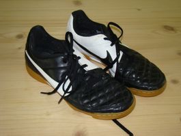 Nike Tiempo Hallenschuhe Freizeitschuhe Grösse 38