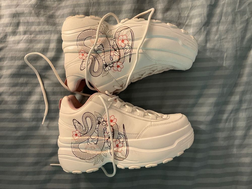 Bershka Scarpe da donna: BERSHKA platform sneakers gr39 – Usato da Regensdorf venduto da amb_n5n7