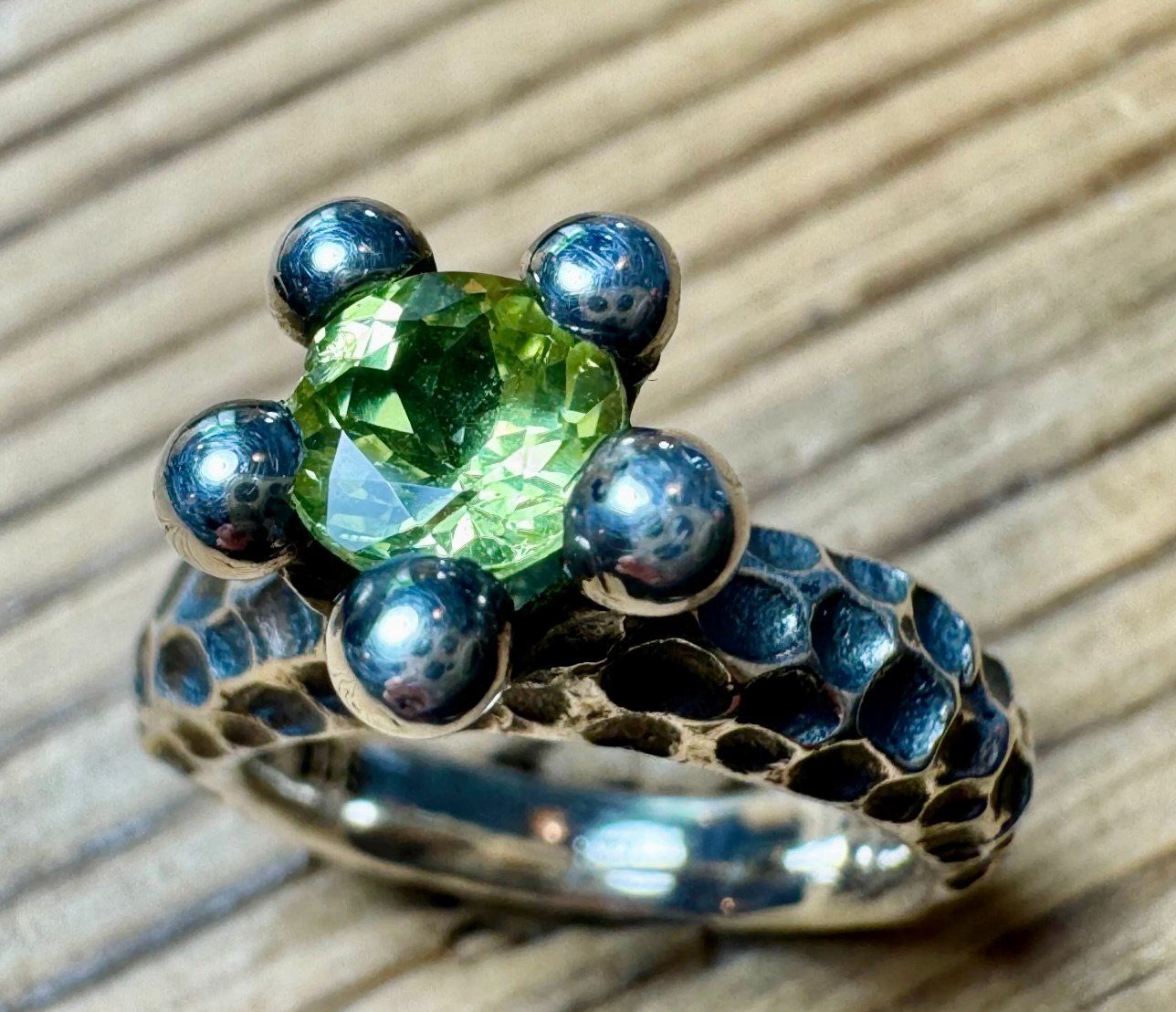 Anelli: Ring - Solitär mit Chrysoberyll - mit Zertifikat – Nuovo e nell'imballaggio originale da Jona venduto da Herzschmiede 2