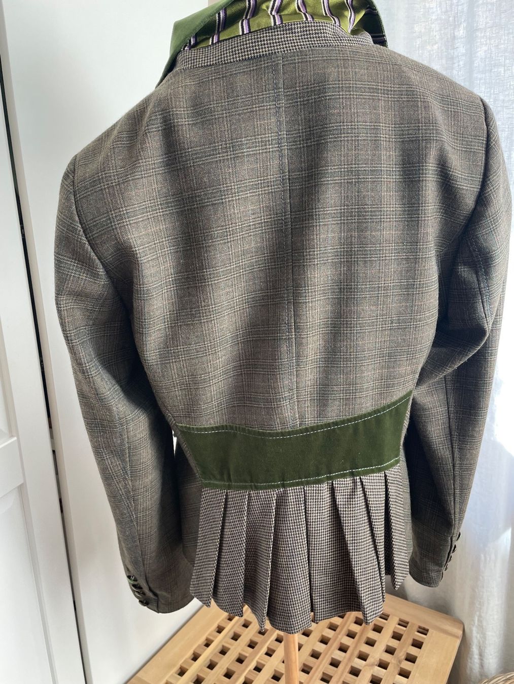Riani Giacche: Wunderschöne sportlich elegante Jacke von Riani – Nuovo (secondo la descrizione) da Zürich venduto da Caracol1998 2