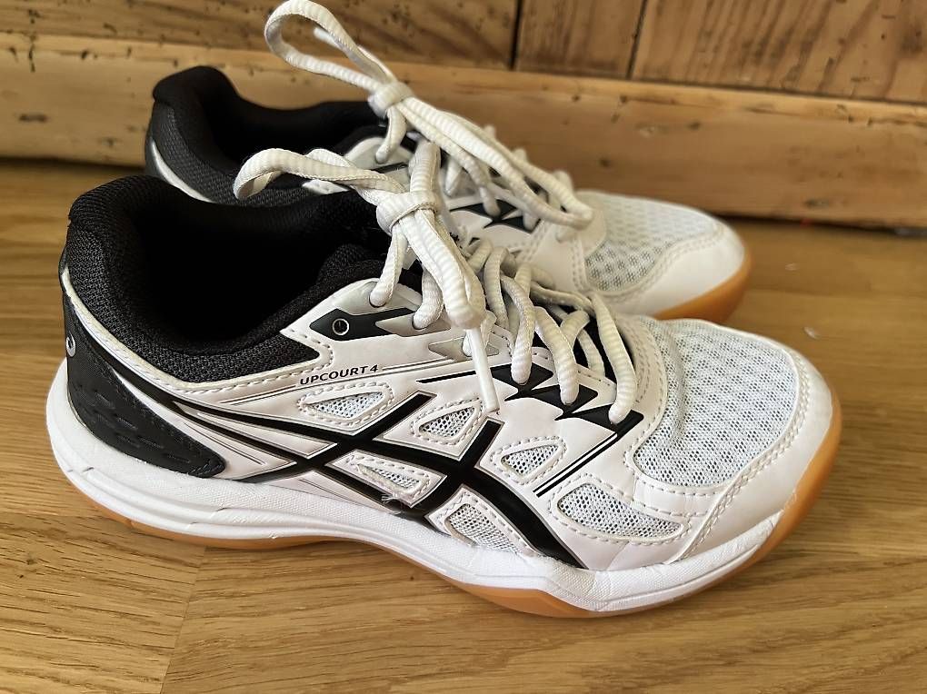 Scarpe per ragazzi: Asics Hallenschuh in 33.5 – Usato da Spiez venduto da Vemai 2