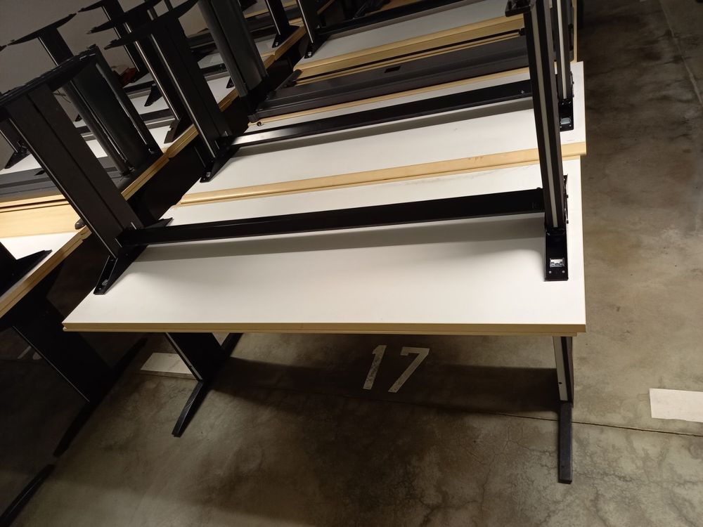 Scrivanie: Schreibtisch 180x80cm (25 Stück) ELAN – Usato da Glattpark(Opfikon) venduto da talentschmiede 2