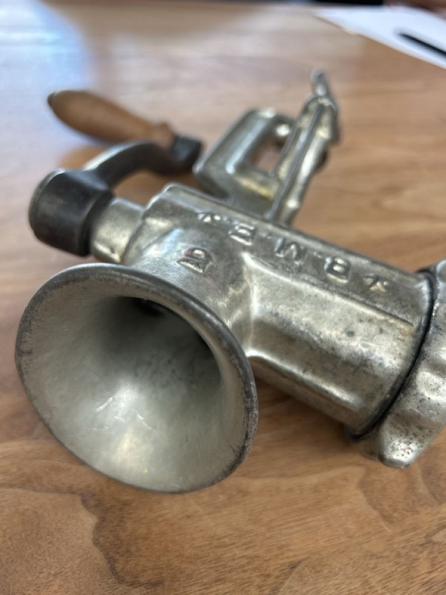 Elettrodomestici da cucina: Fleischwolf B.M.E. Metall Handkurbel Schraubzwinge – Usato da Kreuzlingen venduto da Pix66 3