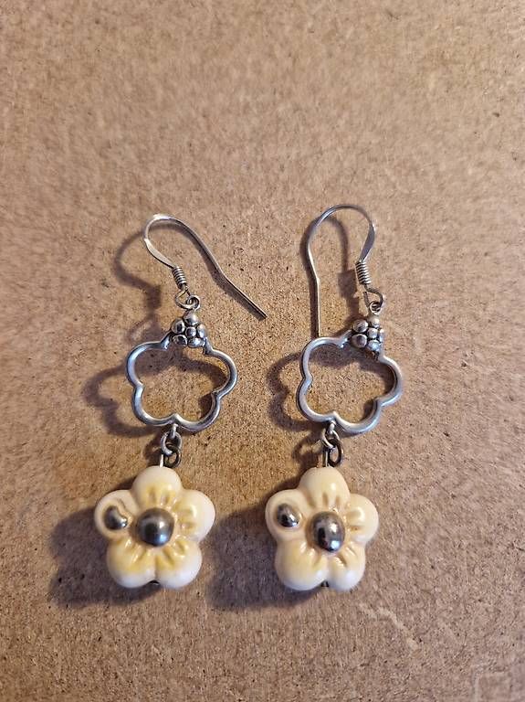 Boucles d'oreille: Vendo orecchini Thun – Neuf avec emballage d'origine à Aurigeno par dan_2xx2