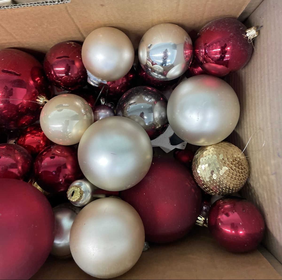 Alle Dekorationen: Weihnachtskugeln-Set, Vintage Christbaumkugeln, Rot/Gold – Neu (gemäss Beschreibung) aus Au ZH von Jaggy4 3