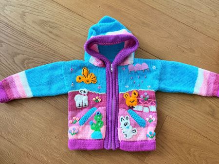 NEU! Süsses Handgemachtes Strickjäckchen (1 bis 2 jährig)