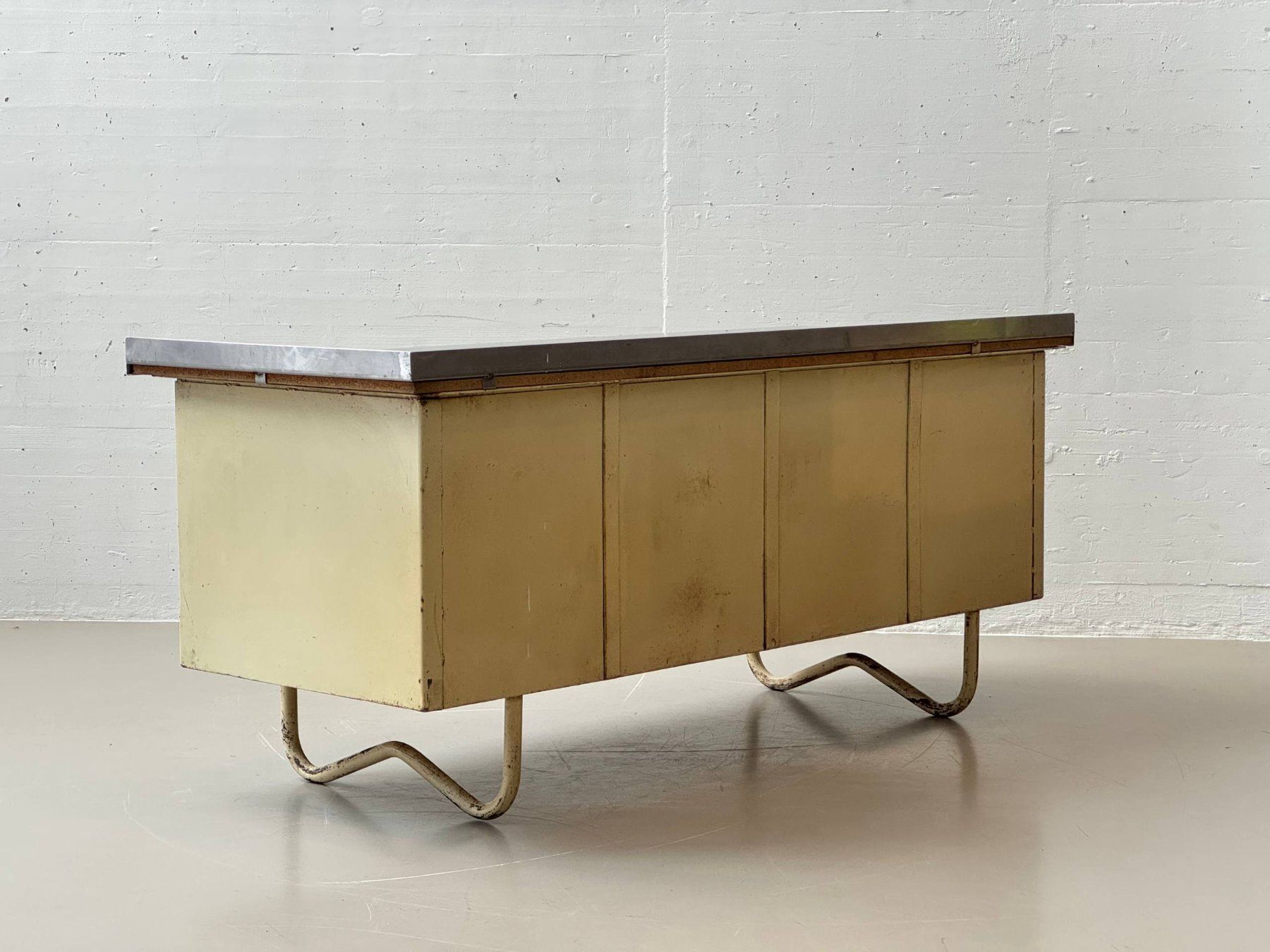 Kommoden: Industrie-Sideboard mit Edelstahlplatte, Ateliermöbel – Gebraucht aus Zürich von LeMoege 9