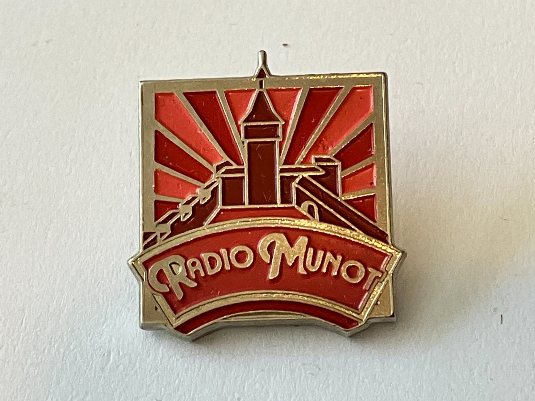 Placchette & Badge: 1 Pin Radio Munot – Usato da Basel venduto da djwwpp