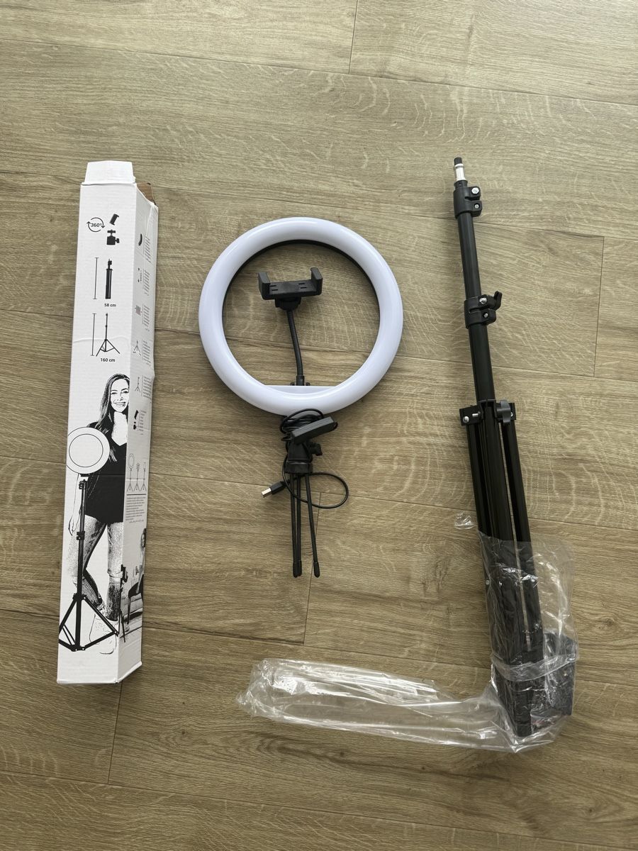 Treppiedi & Teste: Hobby Fotoshooting Tripod mit Licht.  – Usato da Wil SG venduto da inn_9tbd