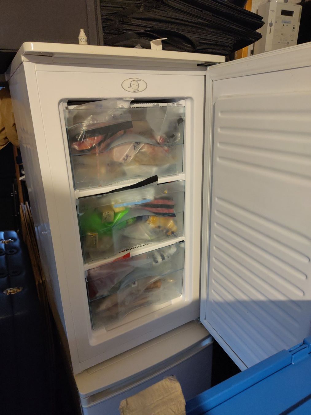 Congelatori: Tiefkühlschrank, klein, 3 Schubladen – Usato da Aristau venduto da Araba0 1