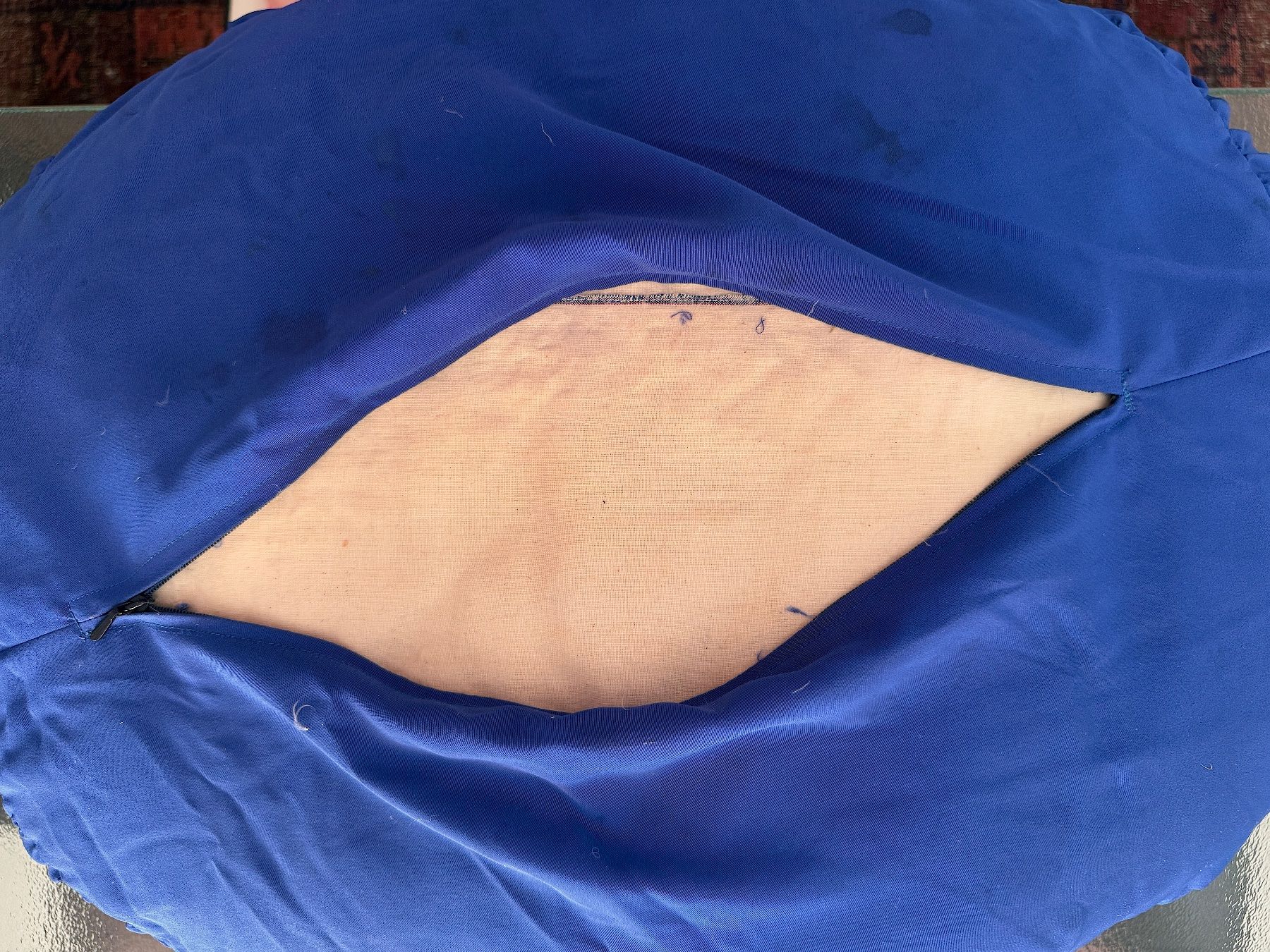 Cuscini: Coussin décoratif avec une décoration brodée à la main – Usato da Veyrier venduto da Szurkemaci 6