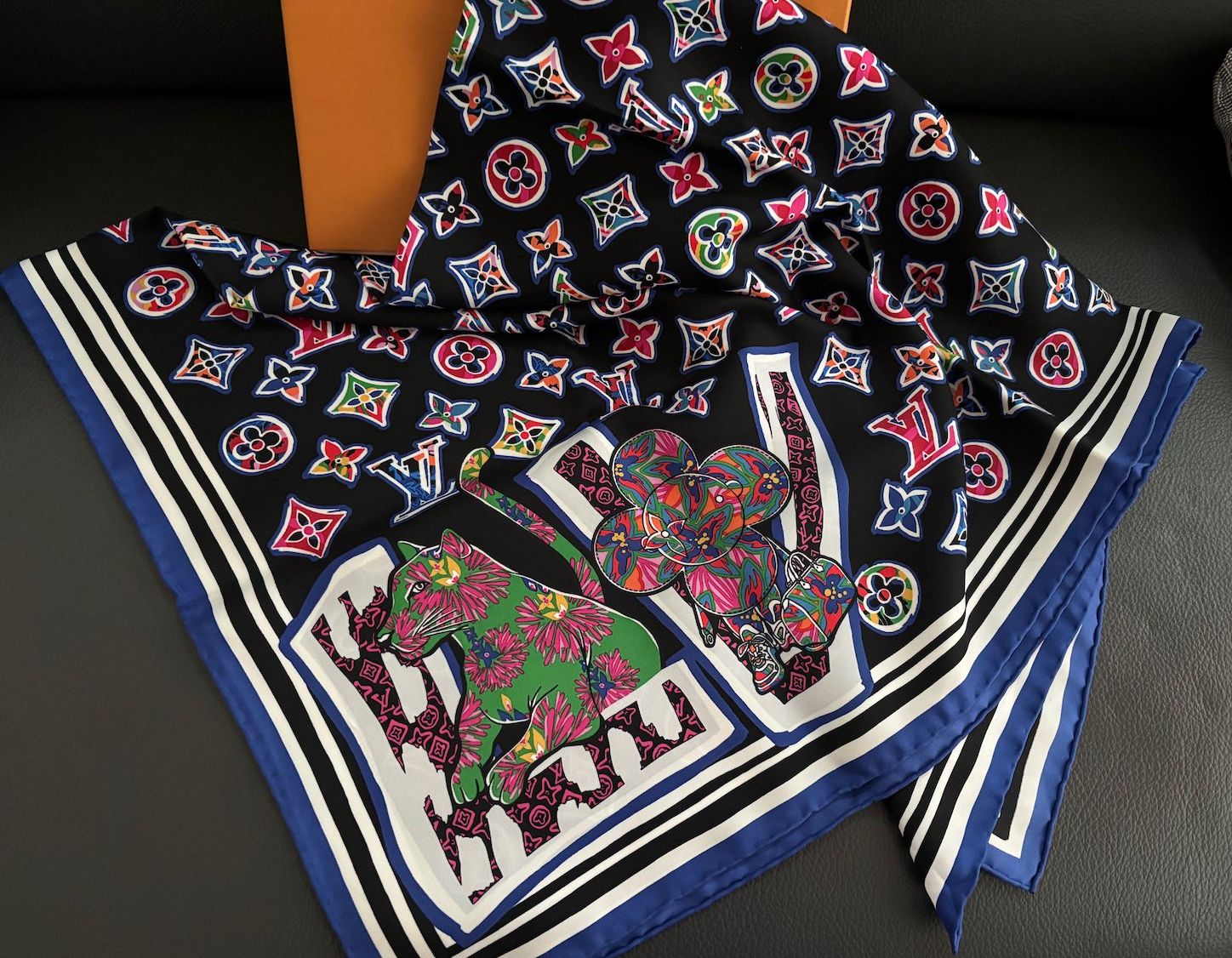Louis Vuitton Foulard & Sciarpe: LOUIS VUITTON TUCH M76126 – Nuovo (secondo la descrizione) da Steinhausen venduto da Luxury_Limited 4