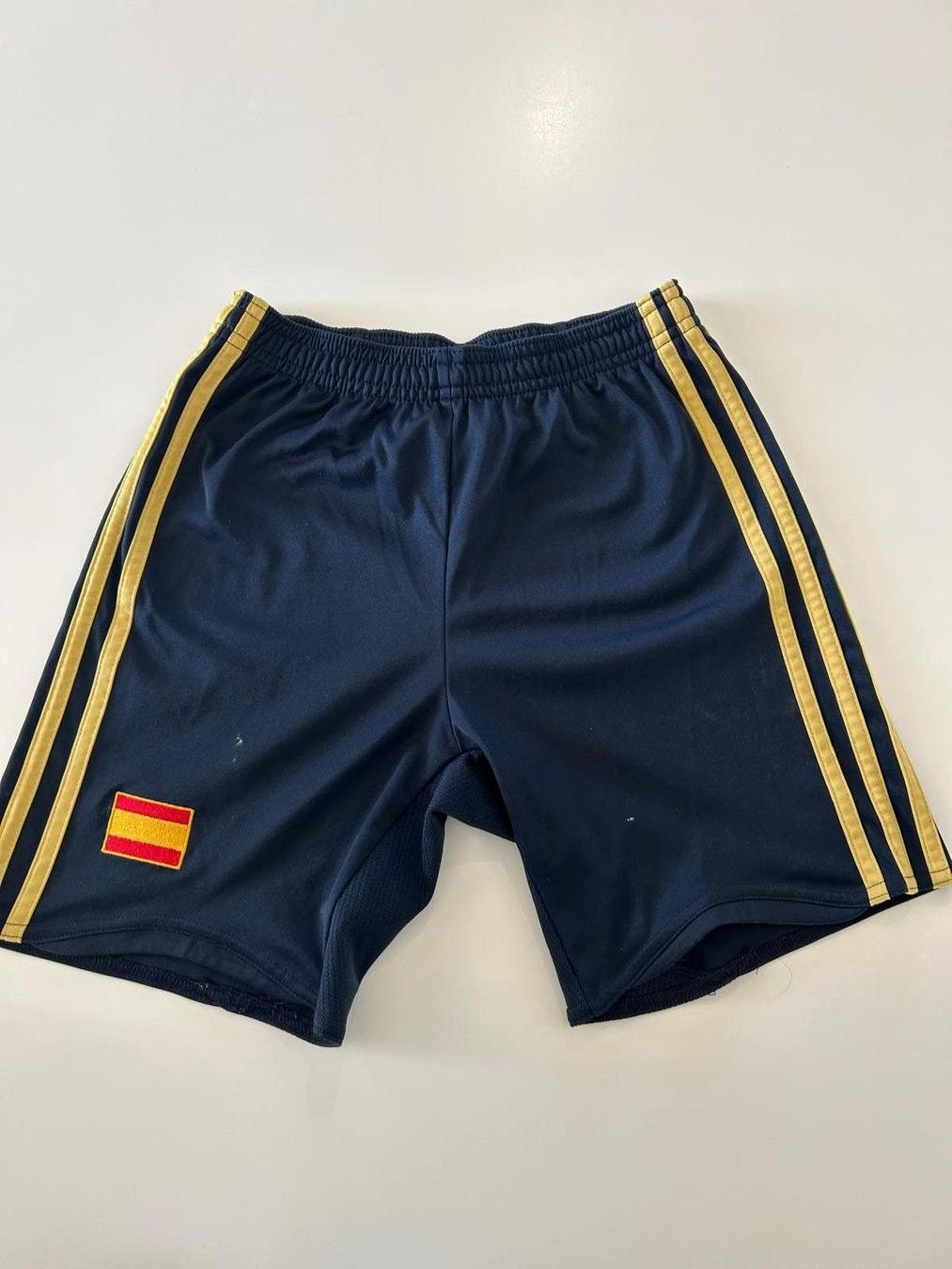 Adidas Pantaloni: Short de sport Adidas – Nuovo (secondo la descrizione) da Chambésy venduto da mcl_7jtf