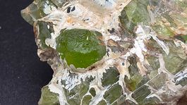 💚 Demantoid mit Chrysotil – Val Malenco, Italien 🇮🇹