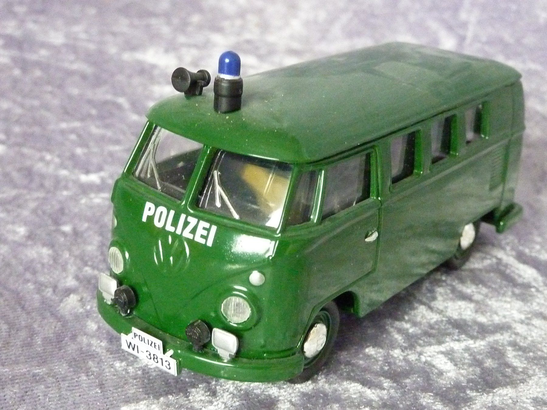 Volkswagen Modellini d'auto: VW Bus T1 Polizei  1:43 – Nuovo e nell'imballaggio originale da Dürrenäsch venduto da modellautos4you 1