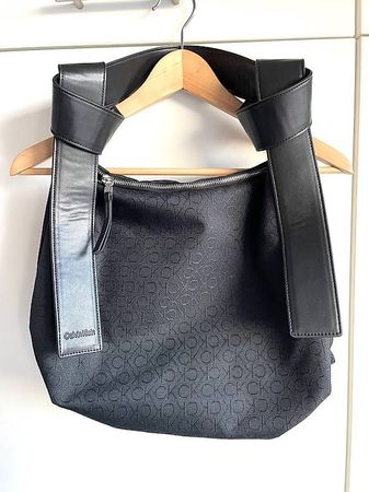 Sac à main noir Calvin Klein monogrammes CK, état comme neuf