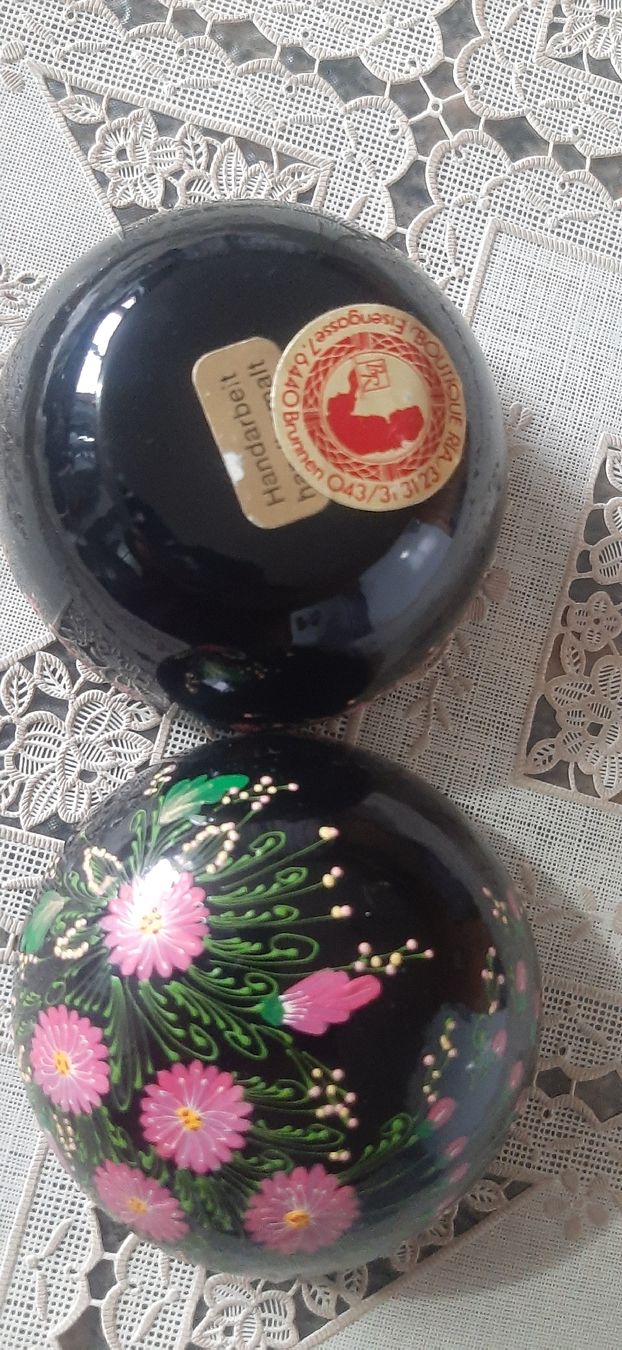 Tutte le decorazioni: Schmuckdose schwarz mit Blumenmuster Handarbeit rund – Usato da Morschach venduto da bra_qvp6 1