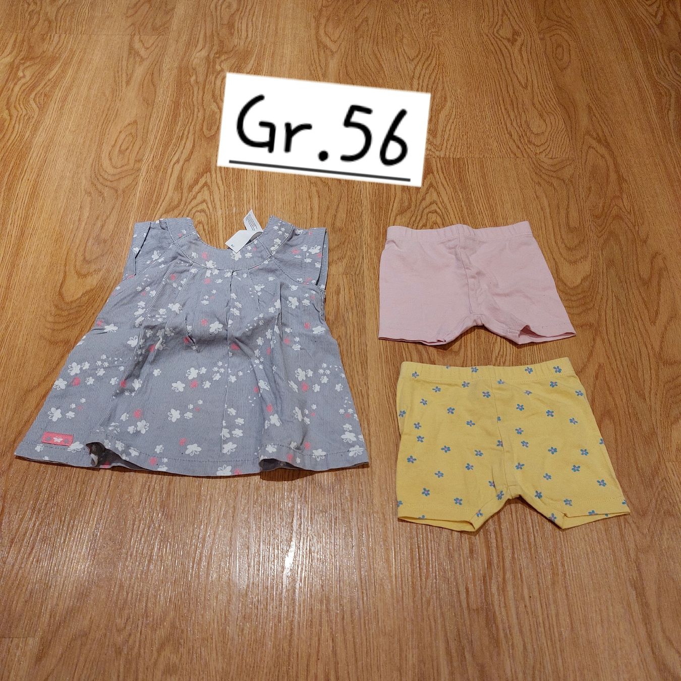 Lotti & Set di vestiti: 3er Set Kleid u. Shorts Gr. 56 – Usato da Stans venduto da Stupsi11283