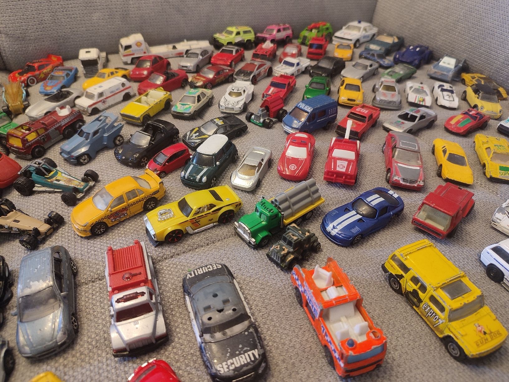 Modellini d'auto: Lot de petites voitures – Usato da Bougy-Villars venduto da Vogue 7