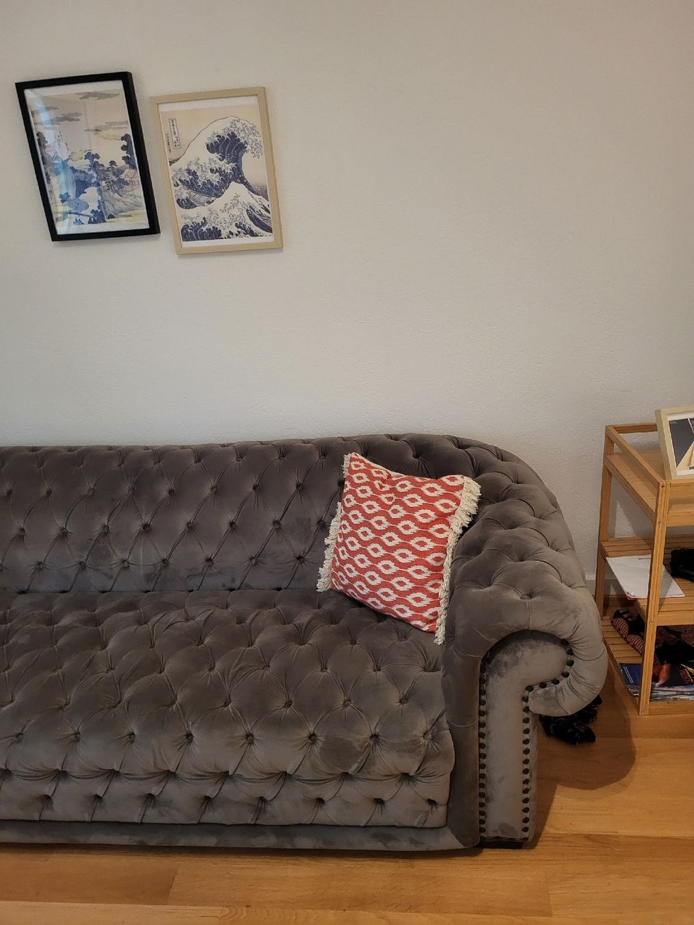 Divani: Sofa Chesterfield Samt Grau Pfister – Usato da Liebefeld venduto da Daniellson 4