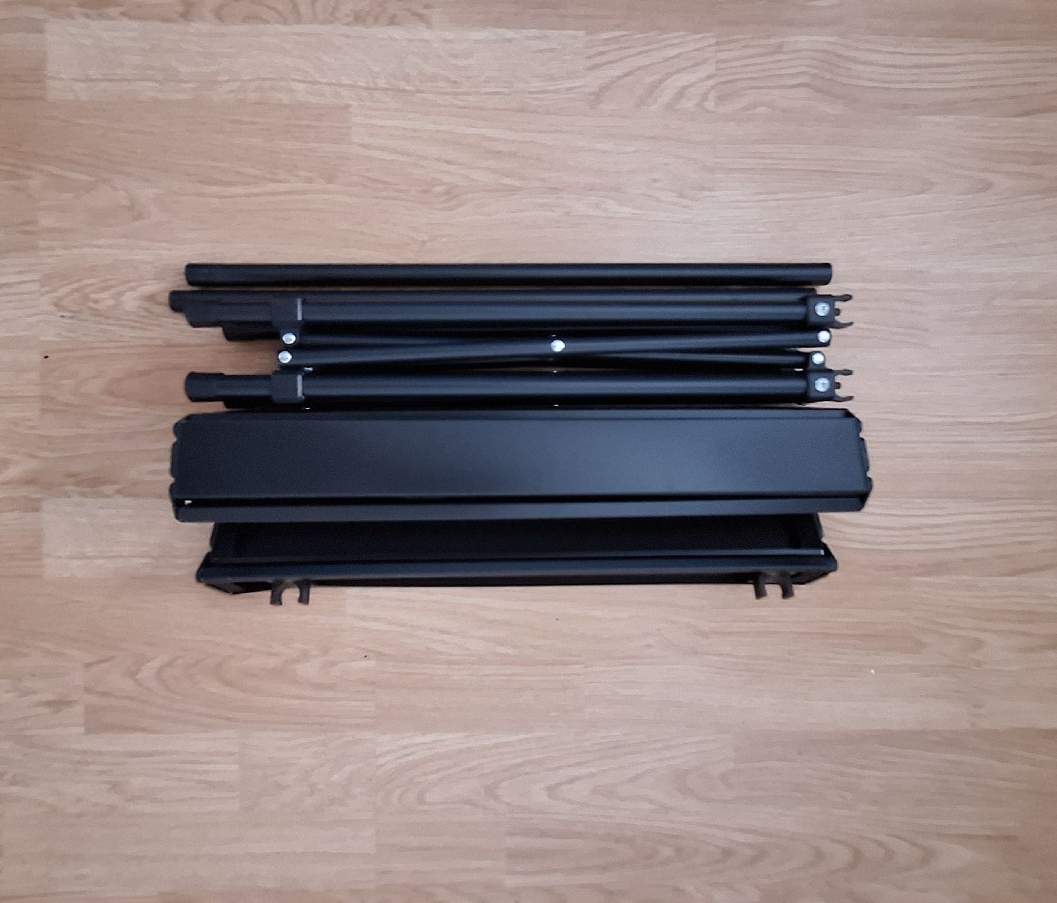 Tables: Camping Klapptisch,  Aluminium Schwarz. klein Verpackt – D'occasion à Lützelflüh-Goldb par bli_f2v9 6