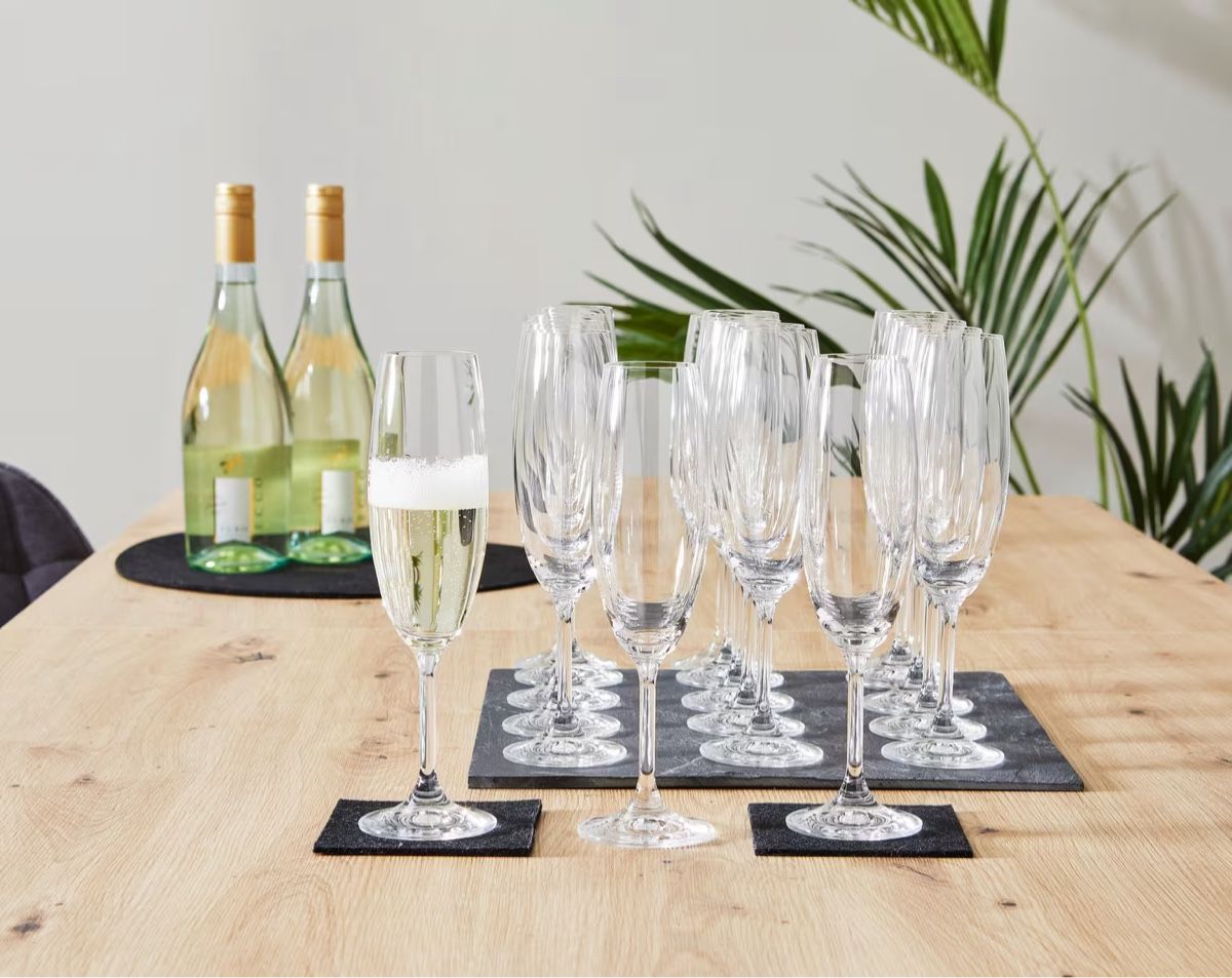 Verres: Champagnergläser 18 Stück – Grosspackung – D'occasion à Oberglatt ZH par Lavii 1