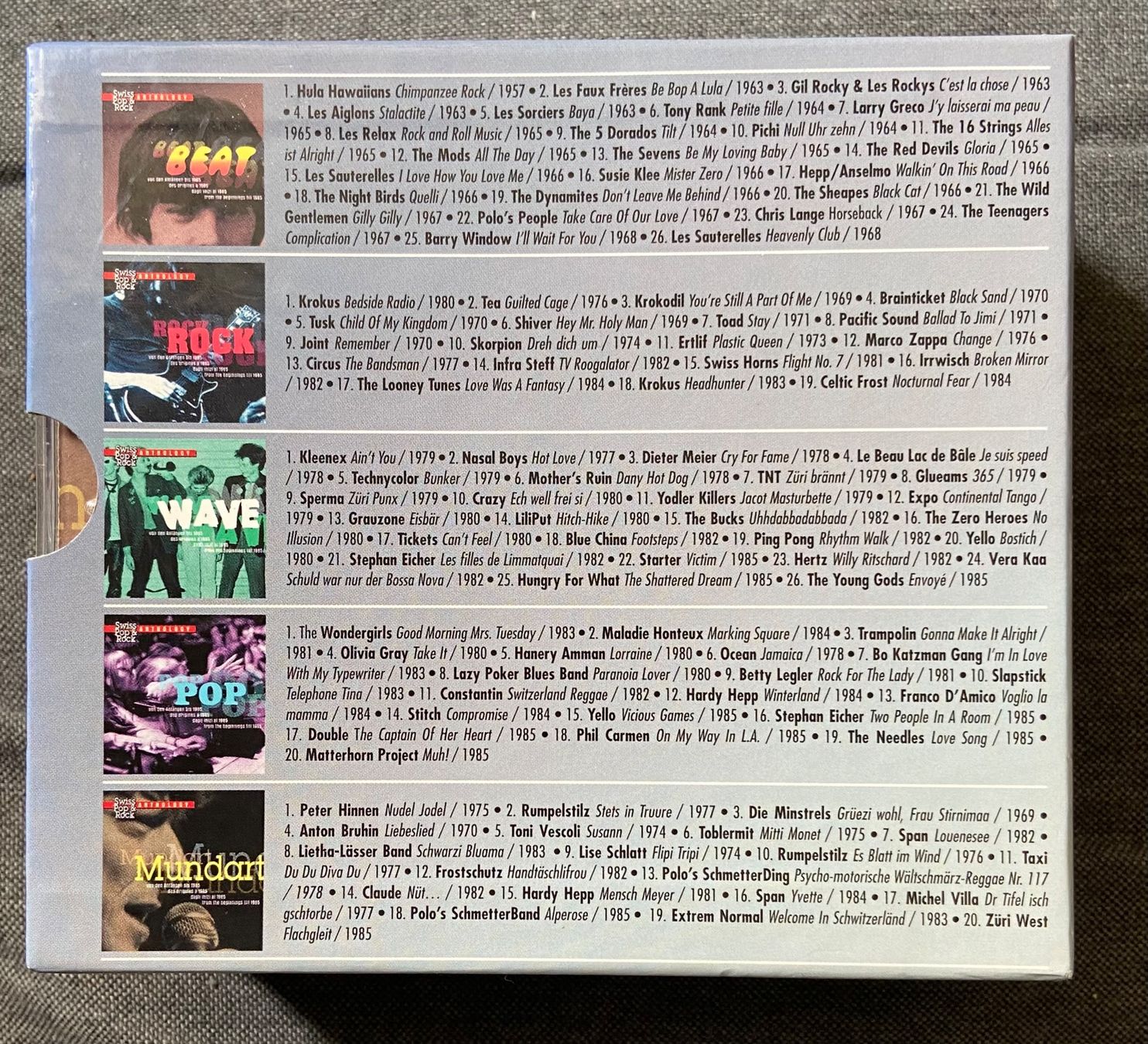 CD: 5 CDs Boxset Swiss Anthology Pop & Rock • Schweizer Oldies – Usato da Luzern venduto da Lycka 1