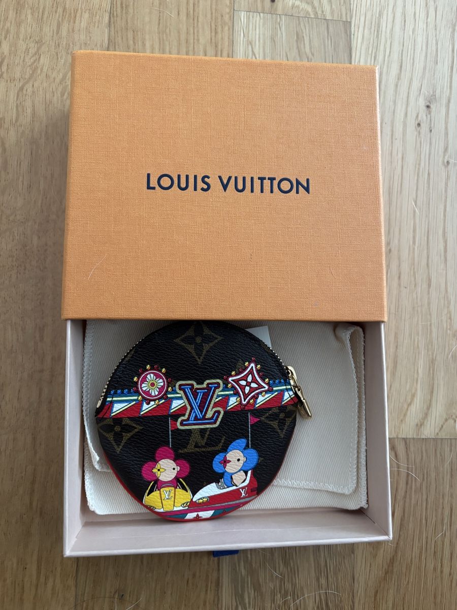 Louis Vuitton Portafogli: Louis Vuitton Round Coin Purse Monogram – Nuovo e nell'imballaggio originale da Luzern venduto da Monica_19
