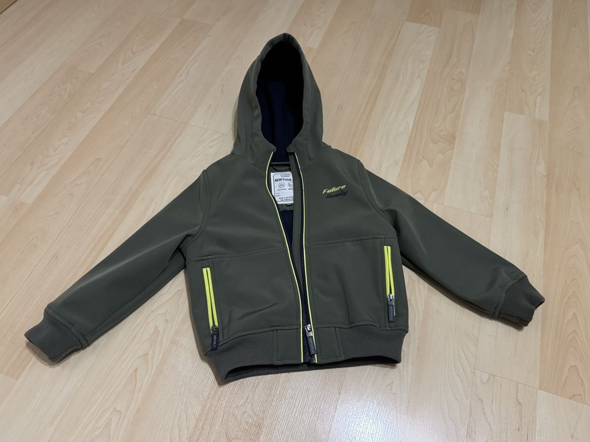 C&A Vestes & Manteaux: Softshelljacke mit Kapuze - wasserdicht 116 – D'occasion à Rotkreuz par luxurybe
