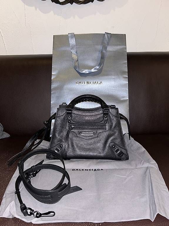 Balenciaga Taschen für Damen: Balengiaca Neo Classic Handbag – Gebraucht aus Zug von fabi0303