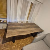 Esstisch Holzoptik mit schwarzen Metallbeinen neuwertig