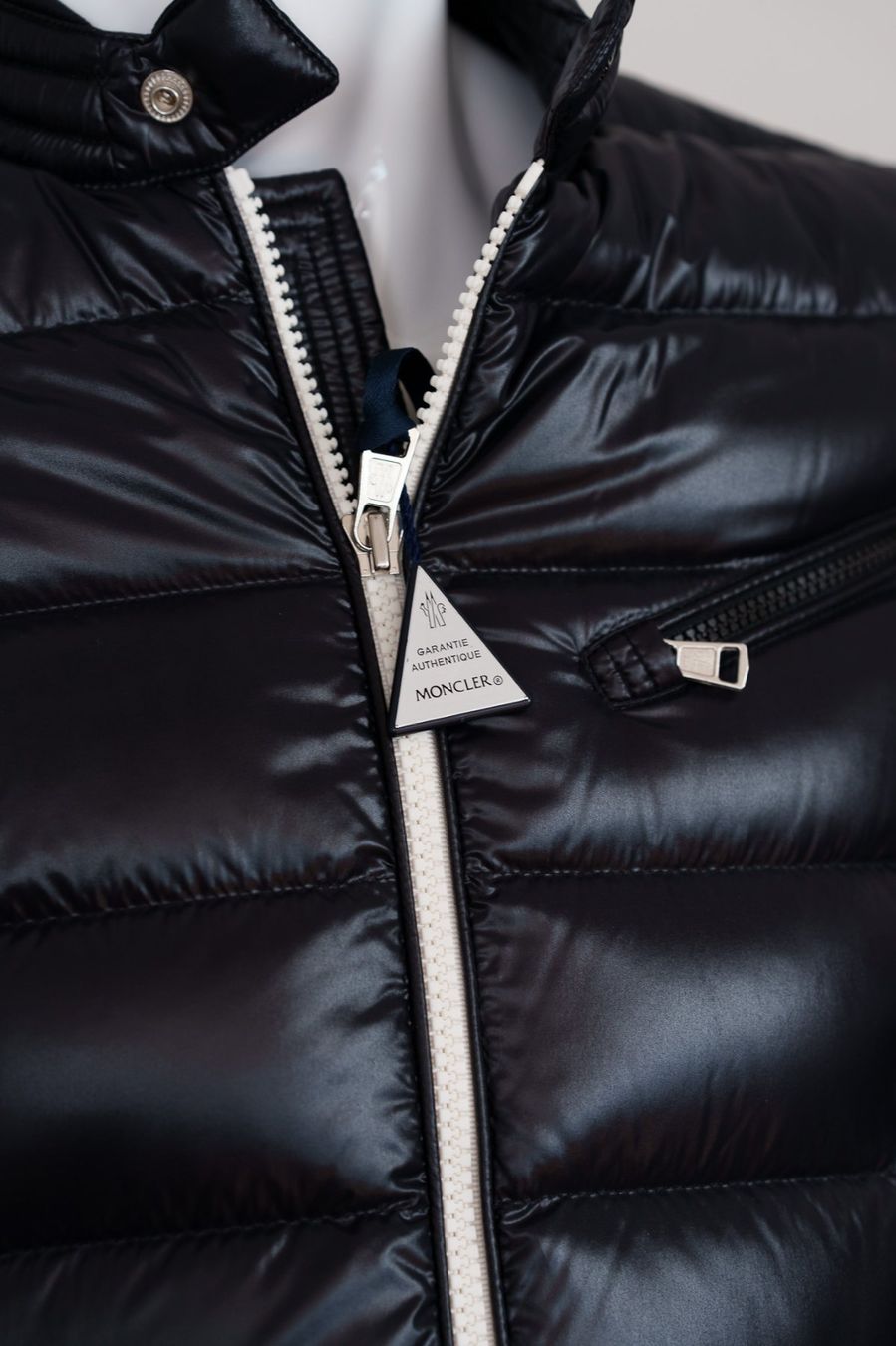 Moncler Giacche: Moncler Daunenjacke – Nuovo (secondo la descrizione) da Ennetbürgen venduto da jla_kh29 2