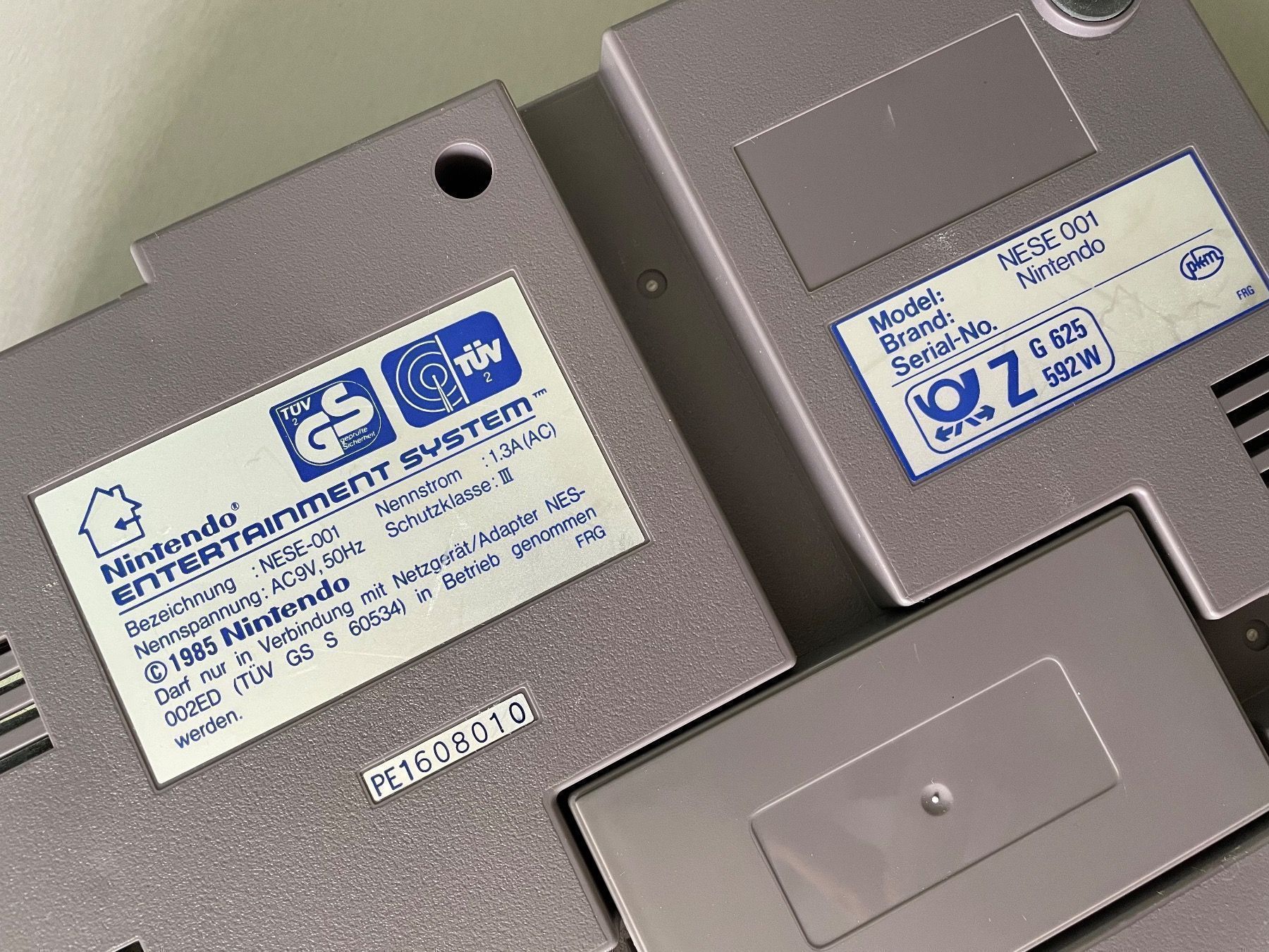 Nintendo Console: Nintendo Original NES Konsole, Controller & Games Set RETRO – Usato da Glattfelden venduto da Danshari 2
