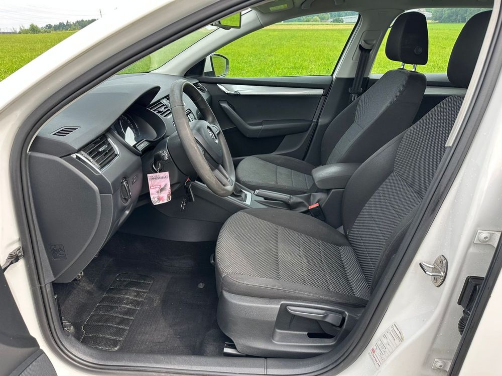 Skoda Automobili: SKODA Octavia Combi 1.6 TDI Swiss Joy 4x4 – Usato da Hünenberg venduto da Auto-Klinik01 3