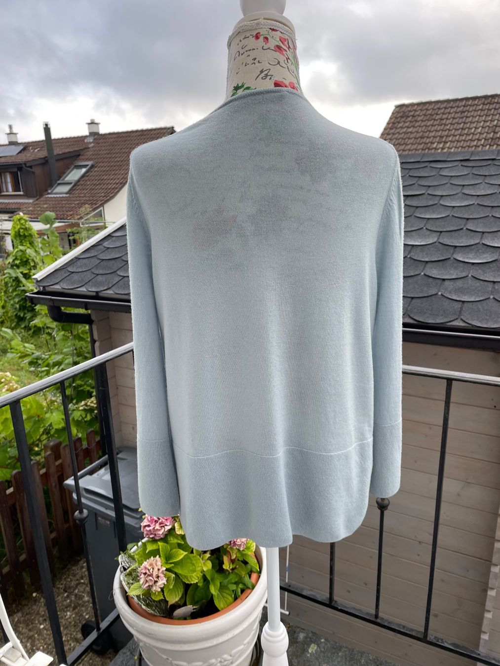 Vestes: Stahlblaue Strickjacke FFC 100% feine Wolle – D'occasion à Zürich par Pamuk04 1