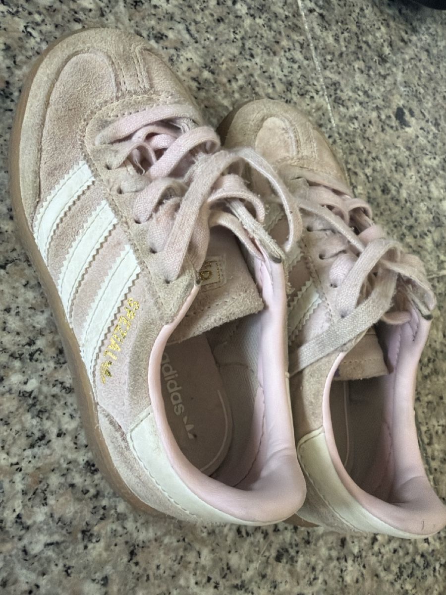 Scarpe da donna: Chaussure Adidas 5-6 ans – Usato da Hittnau venduto da Pat_yl7f