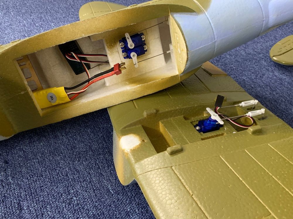 Komplettset ohne Akku: RC P-47 Flugzeug Brushless,  2.4GHz 6