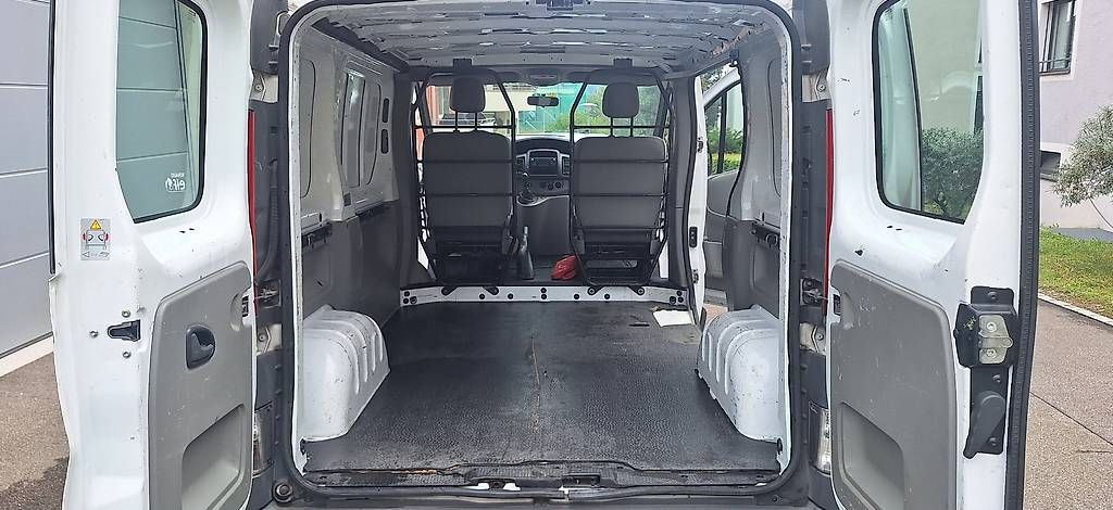 Véhicules utilitaires: Renault Trafic dCi115 – D'occasion à Luzern par kla_sn22 5