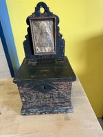 Alte Spardose mit religiösem Bild Holz 