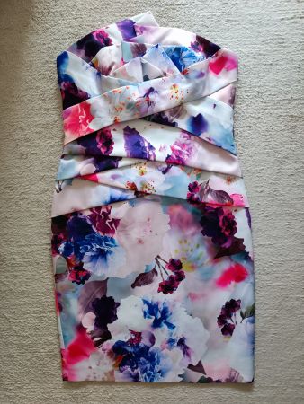 Sehr schönes florales, figurbetontes Kleid EU 40 Neu!