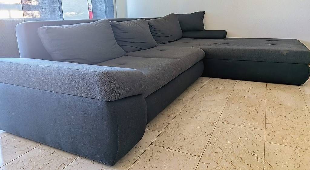 Sofas: Polstermöbel / Couch in grau-schwarz – Gebraucht aus Rorschach von bec_wcm2 1