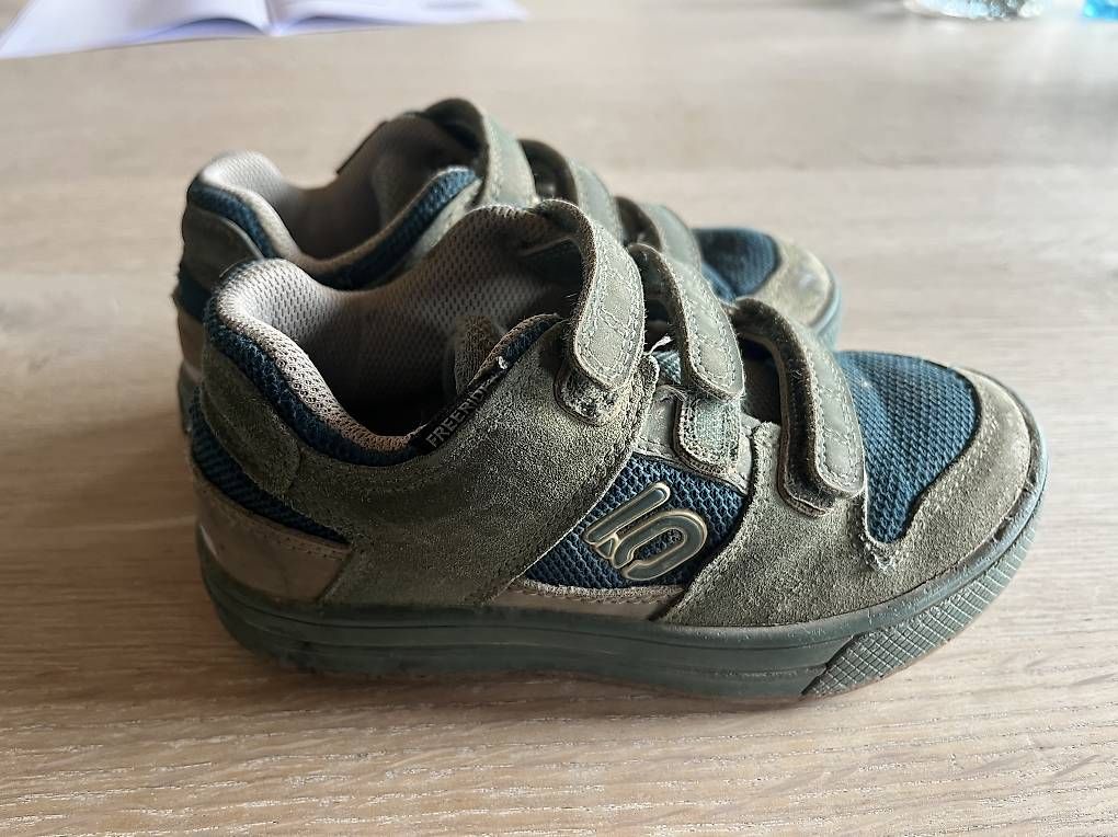 Schuhe für Jungen: 5/10 Adidas Kinderbikeschuh Grösse 31/32 – Gebraucht aus Lantsch/Lenz von gei_m7d6 2