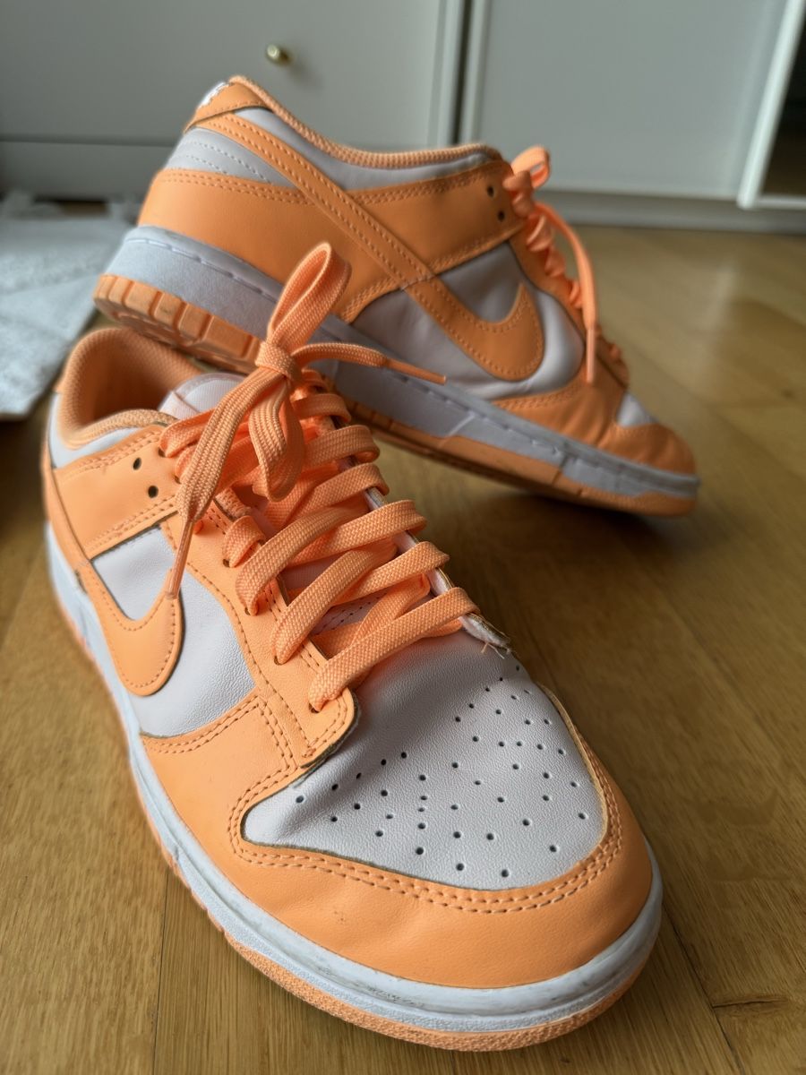 Nike Scarpe da donna: Nike dunk peach Gr.39 – Usato da Wil SG venduto da xrnvani 1