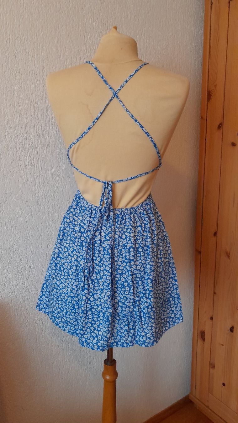 Kleider: Sommerkleid, rückenfrei – Neu (gemäss Beschreibung) aus Innerthal von System_of_a_down 1