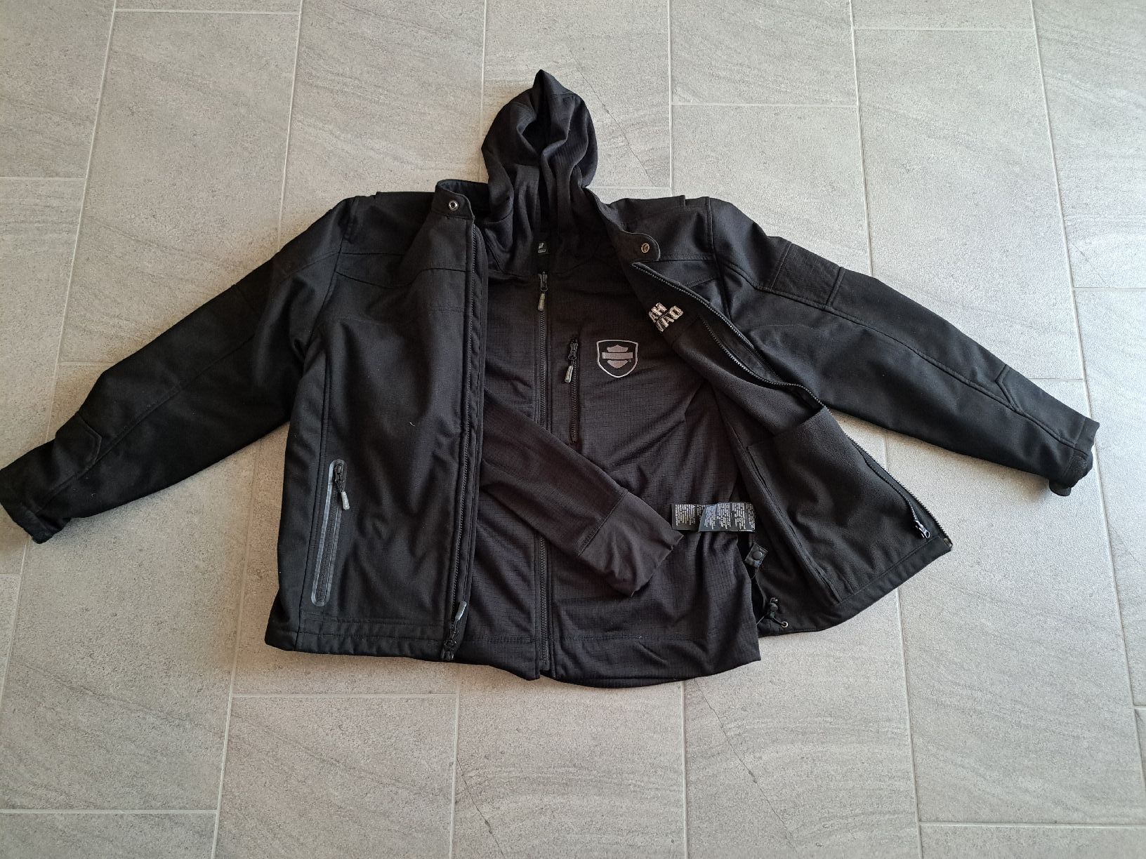 Harley-Davidson Giacche: Harley Davidson Freizeitjacke Herren, Aussen- & Innenjacke – Nuovo (secondo la descrizione) da Nürensdorf venduto da Karumba 1