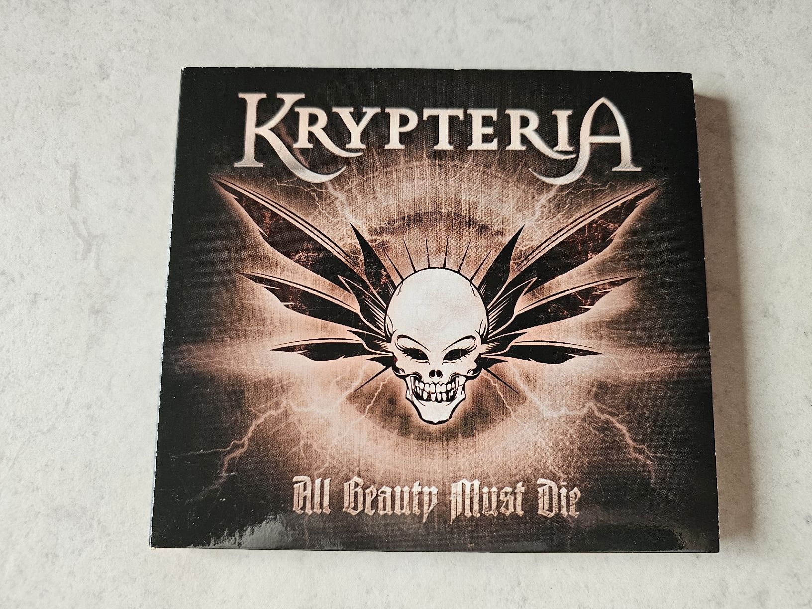 CD: Krypteria  -  All Beauty Must Die – Usato da Schneisingen venduto da backstore24