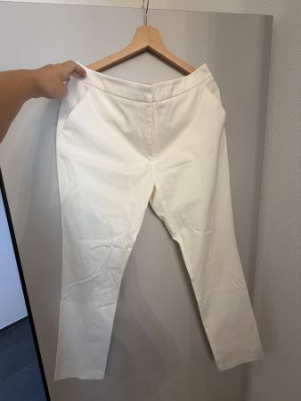 Weisse Damenhose, elegant und schmal geschnitten